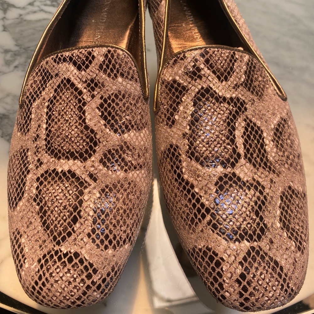 Donald J Pliner woman’s dove grey Snakeskin Loafers